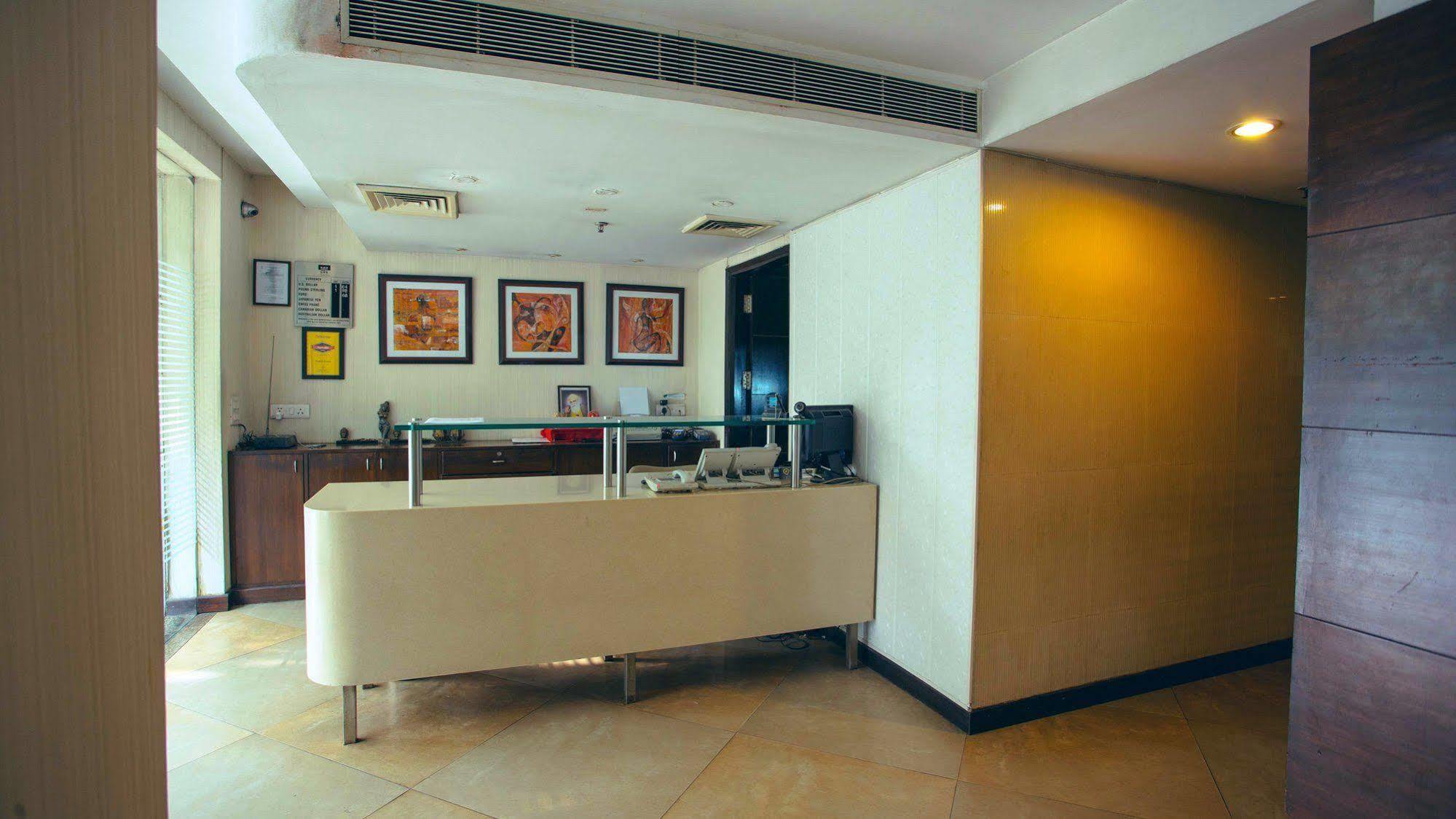 Thirty Three Hotel Nueva Delhi Exterior foto